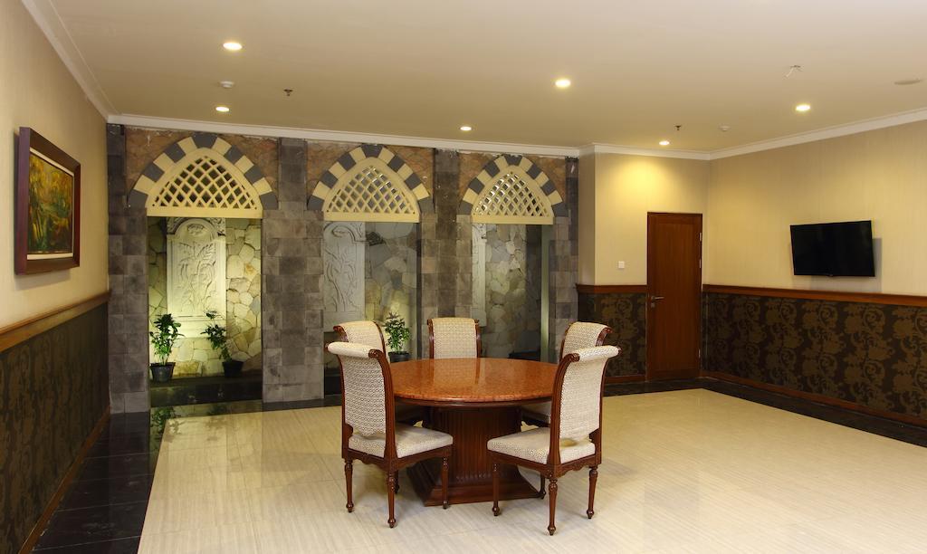 Aziza Syariah Hotel Solo By Horison Exterior foto