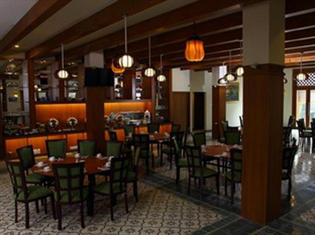 Aziza Syariah Hotel Solo By Horison Exterior foto