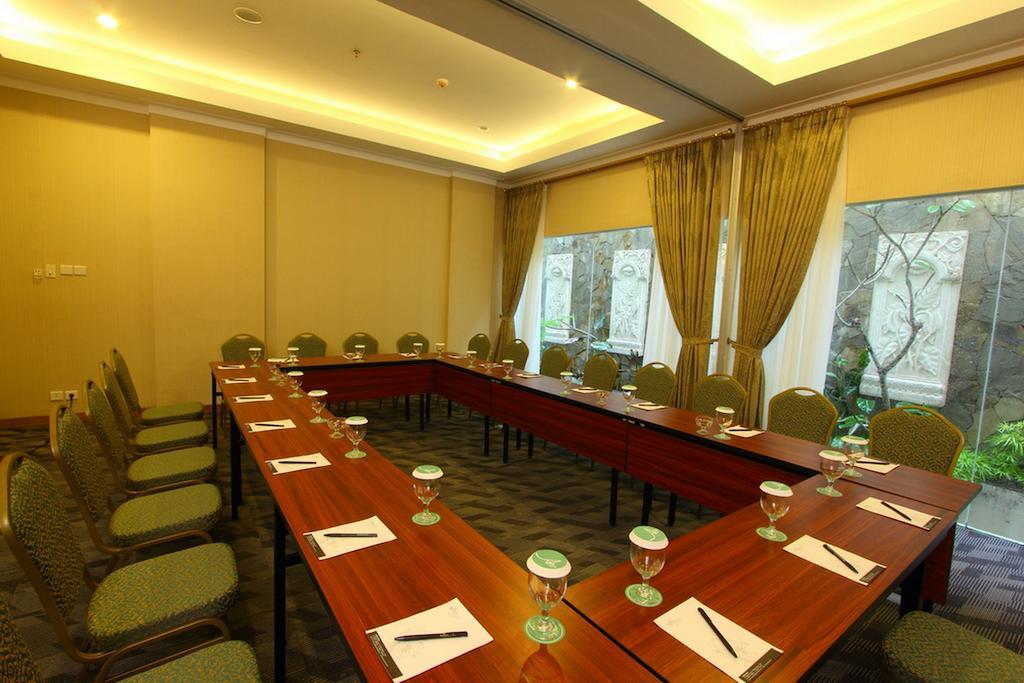 Aziza Syariah Hotel Solo By Horison Exterior foto