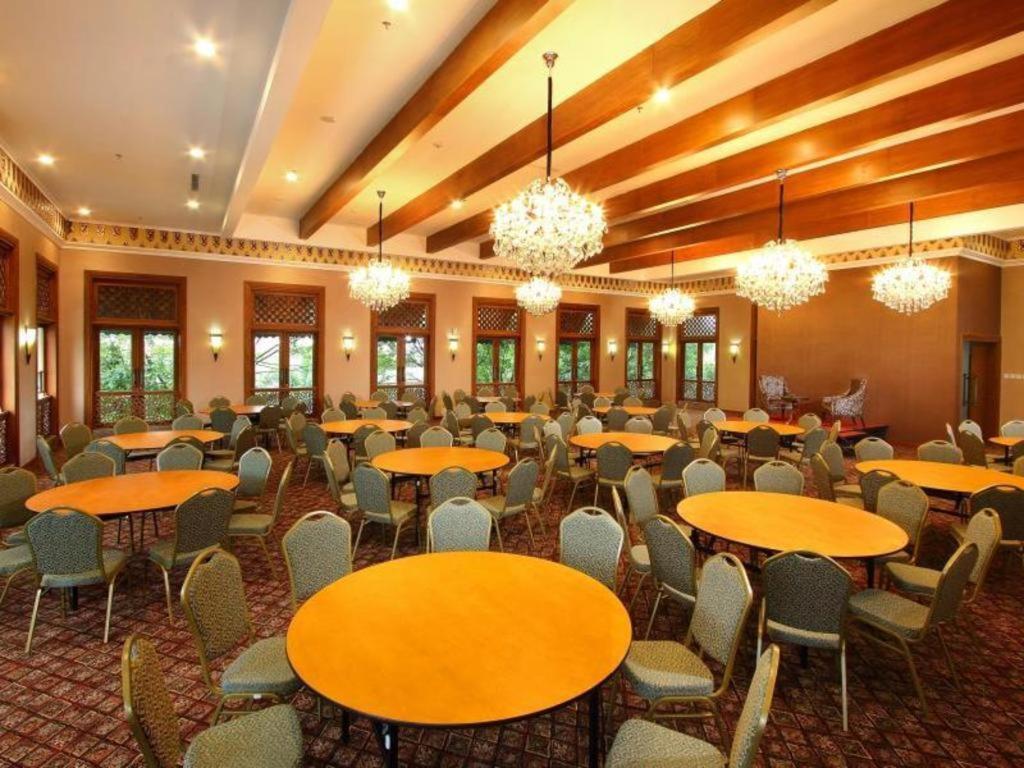 Aziza Syariah Hotel Solo By Horison Exterior foto